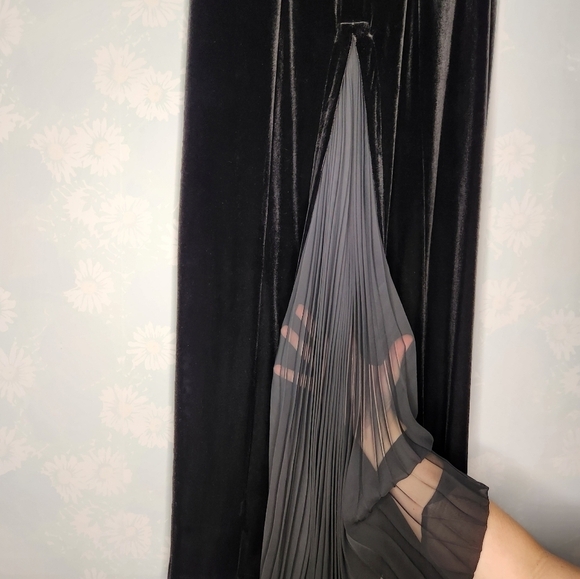 Vintage Black Velvet Gown With Drapped Open Back Rhinestone Pleated Train 10 - Picture 10 of 13